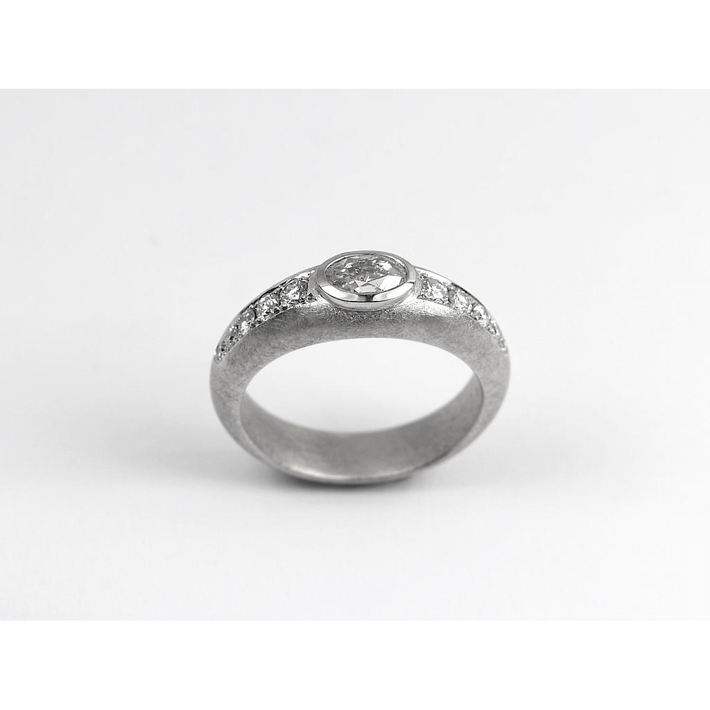 Ring 412 Brillanten (VK 5.860,-€) - unser Angebot abzüglich 35% Aktion